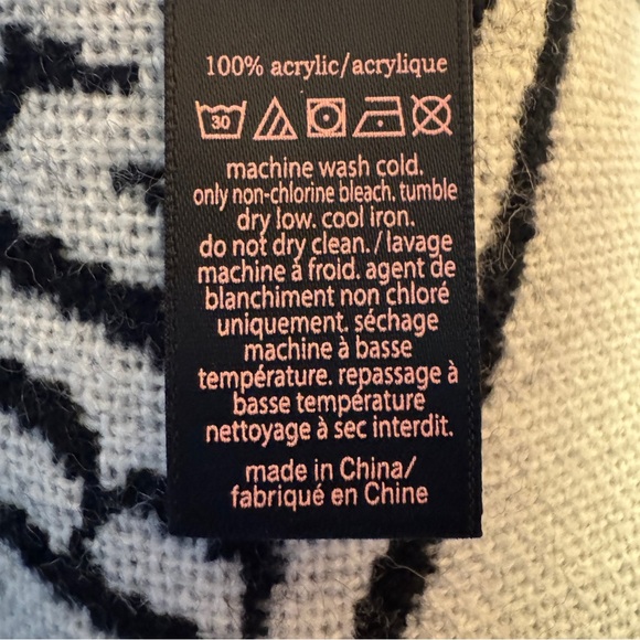 Victoria’s Secret Logo Scarf NWT Black White Acrylic 80” x 12” - Picture 7 of 8